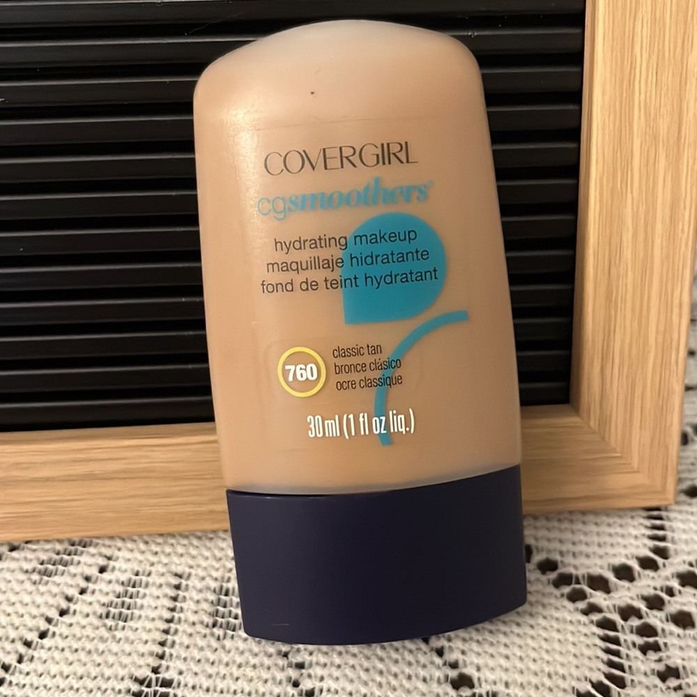 πββ¬ Covergirl cgsmoothers Hydrating Makeup Foundation - Picture 2 of 4